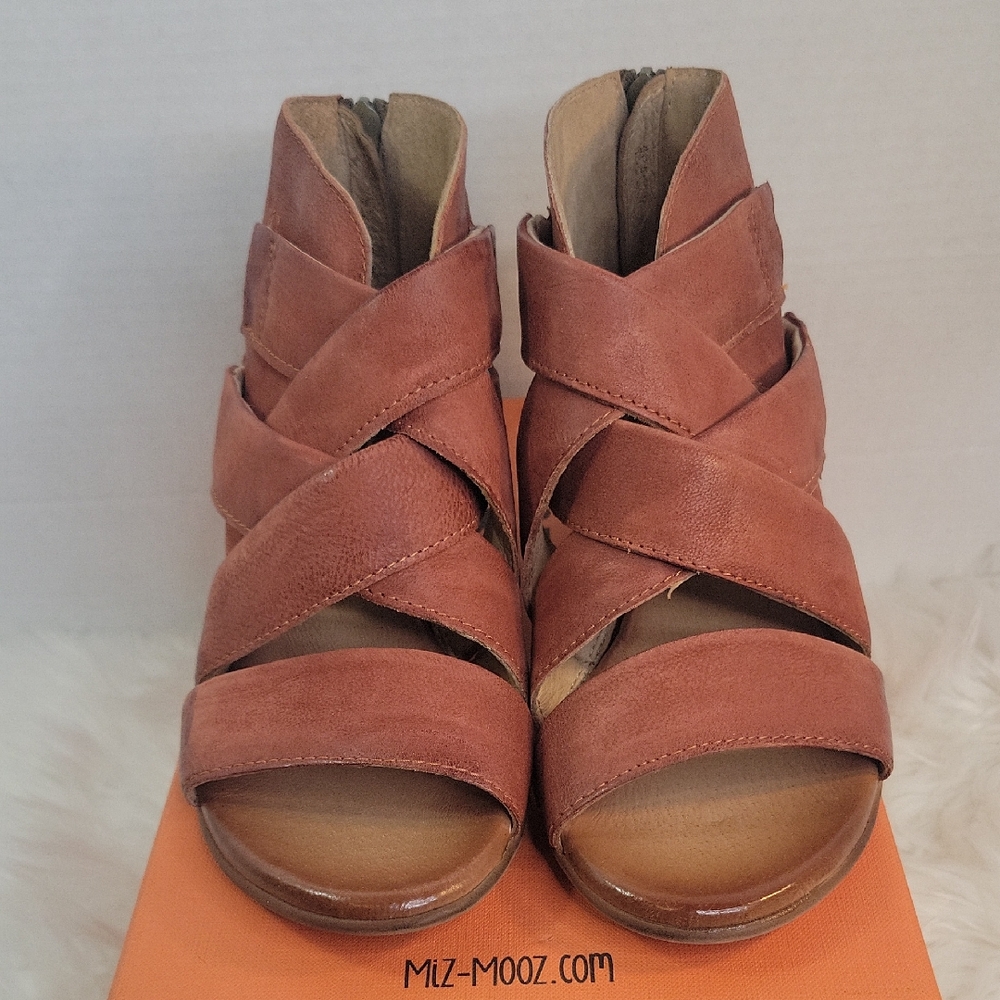 Miz Mooz Leather Wide Width Heeled Chasen Rust Sandal‎ Size 6 NWT